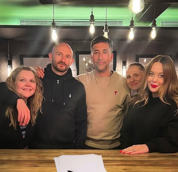 UK: ROBERT HARVEY SIGNS PUBLISHING DEAL WITH MEG(图1)
