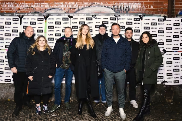 LEONY SIGNS WORLDWIDE PUBLISHING DEAL WITH MEG AND WE PUBLISH MUSIC(图1)