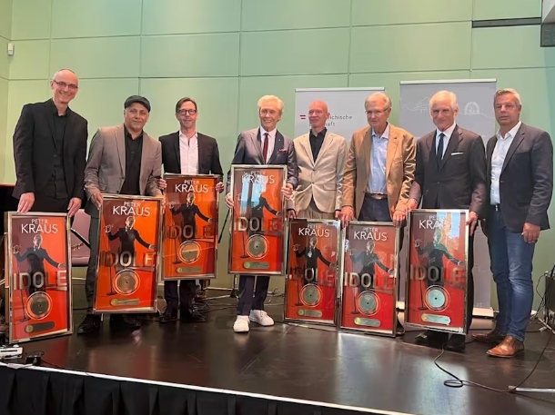PETER KRAUS HONORED WITH GOLD AWARD FOR IDOLE(图1)